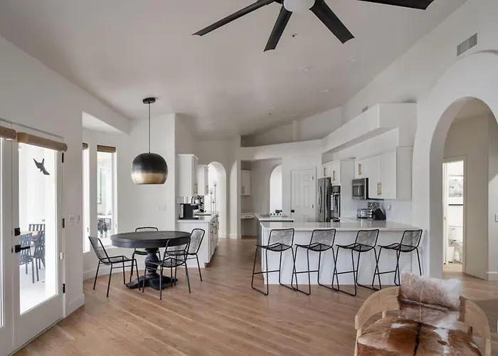 Paradise - Modern Luxe With Pool & Putt Scottsdale